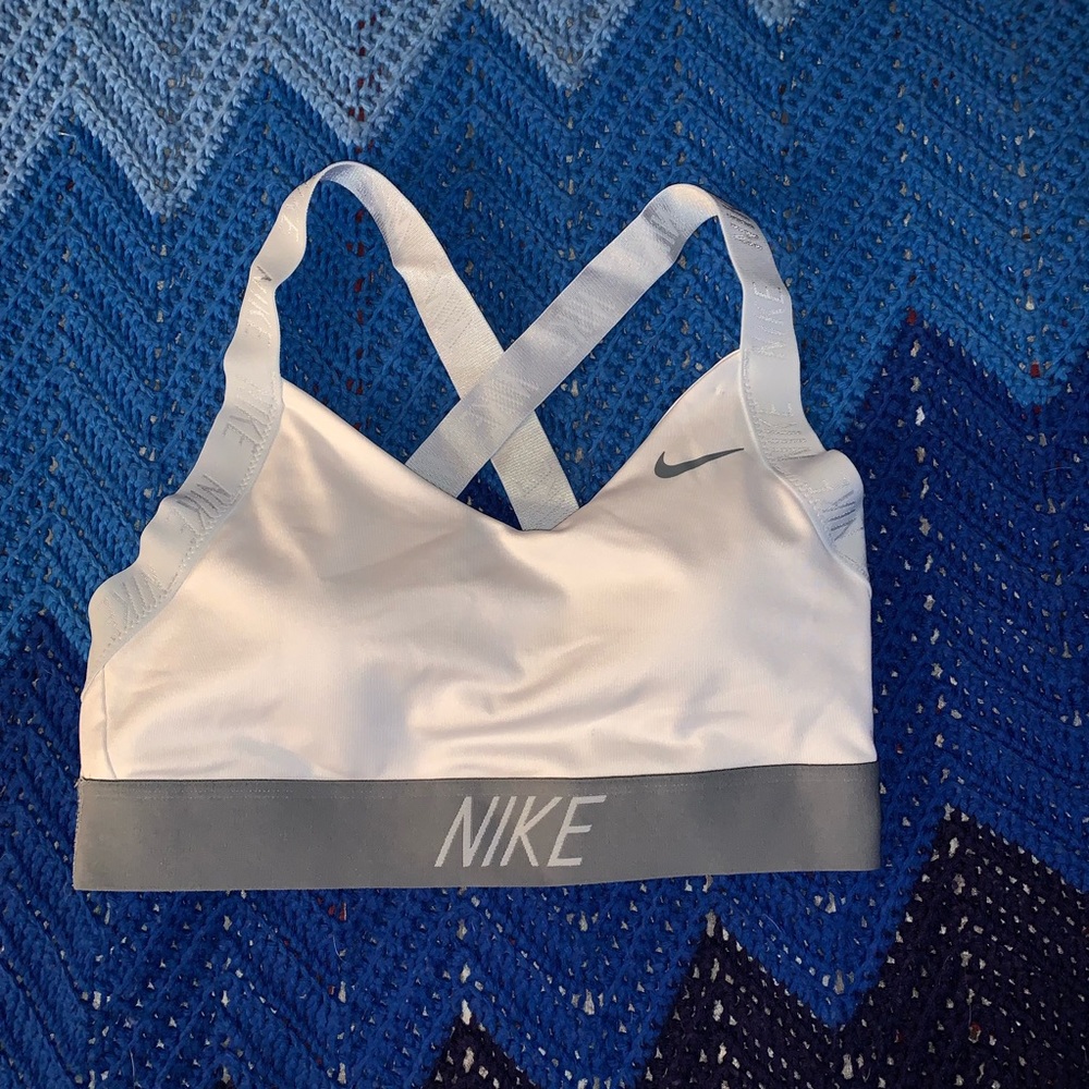 Nike sports bra NWOT